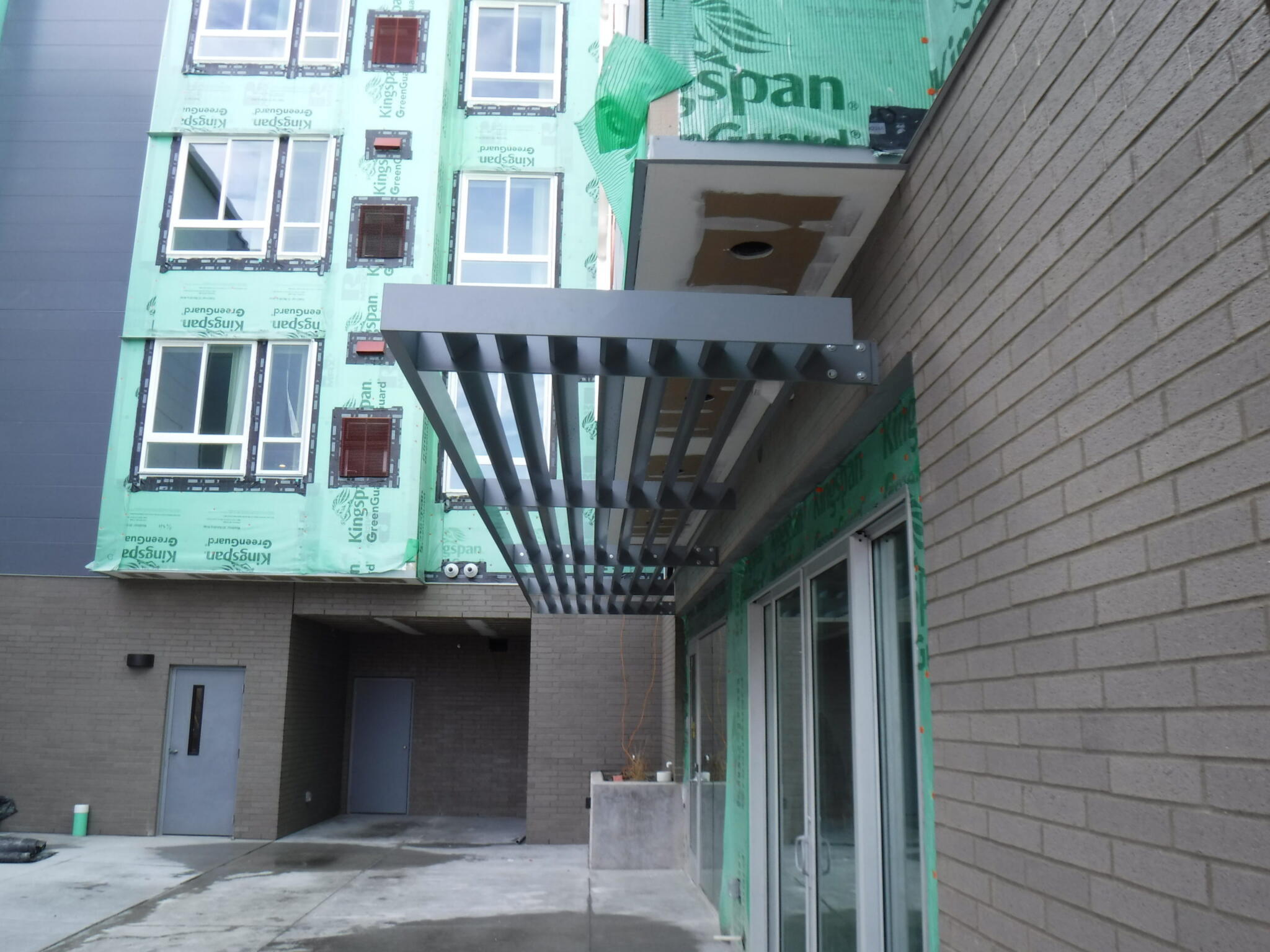 commercial aluminum louvered sunshade