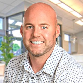 Headshot of Zach Bull